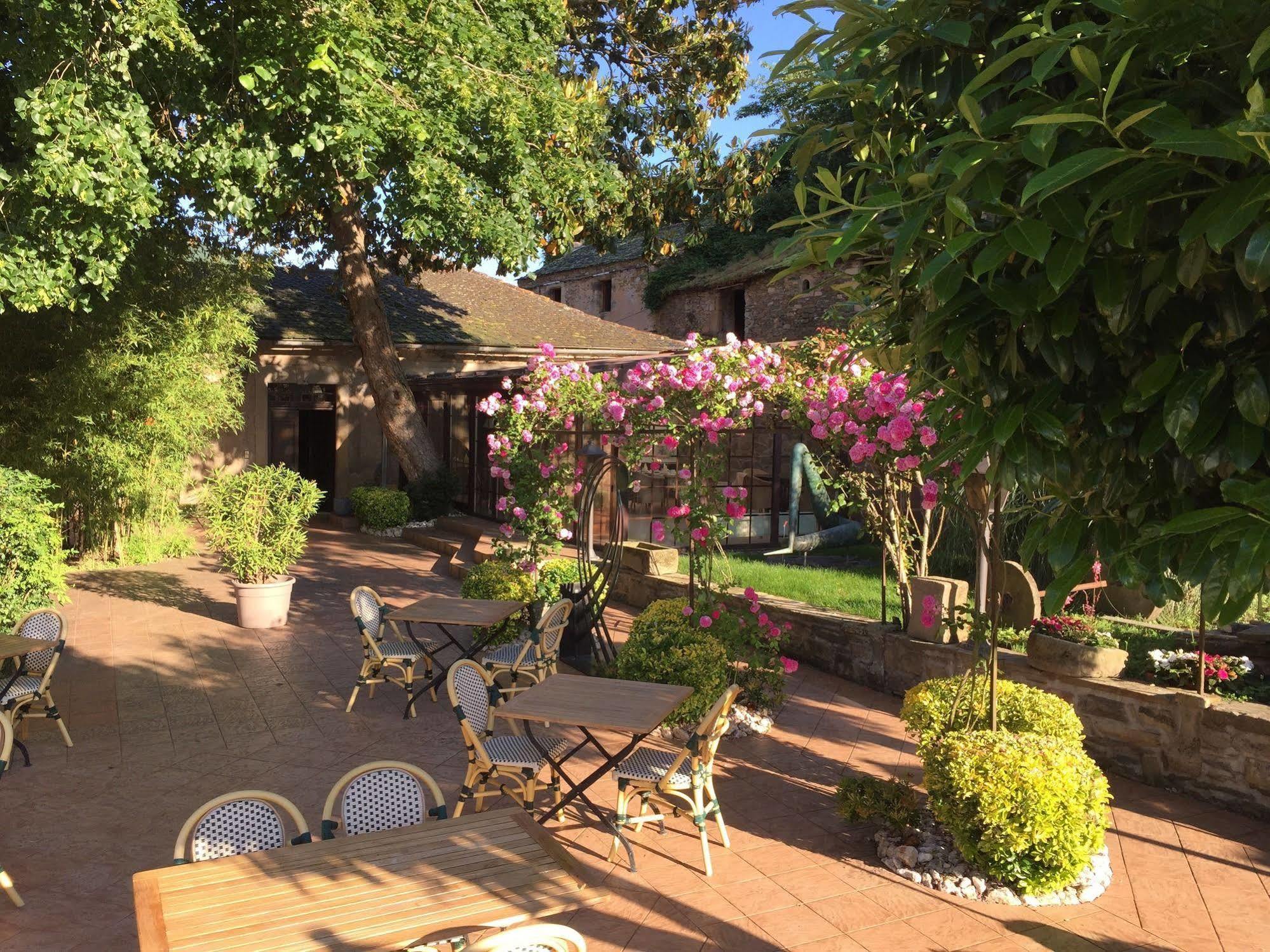 Отель Les Magnolias Curvalle Экстерьер фото